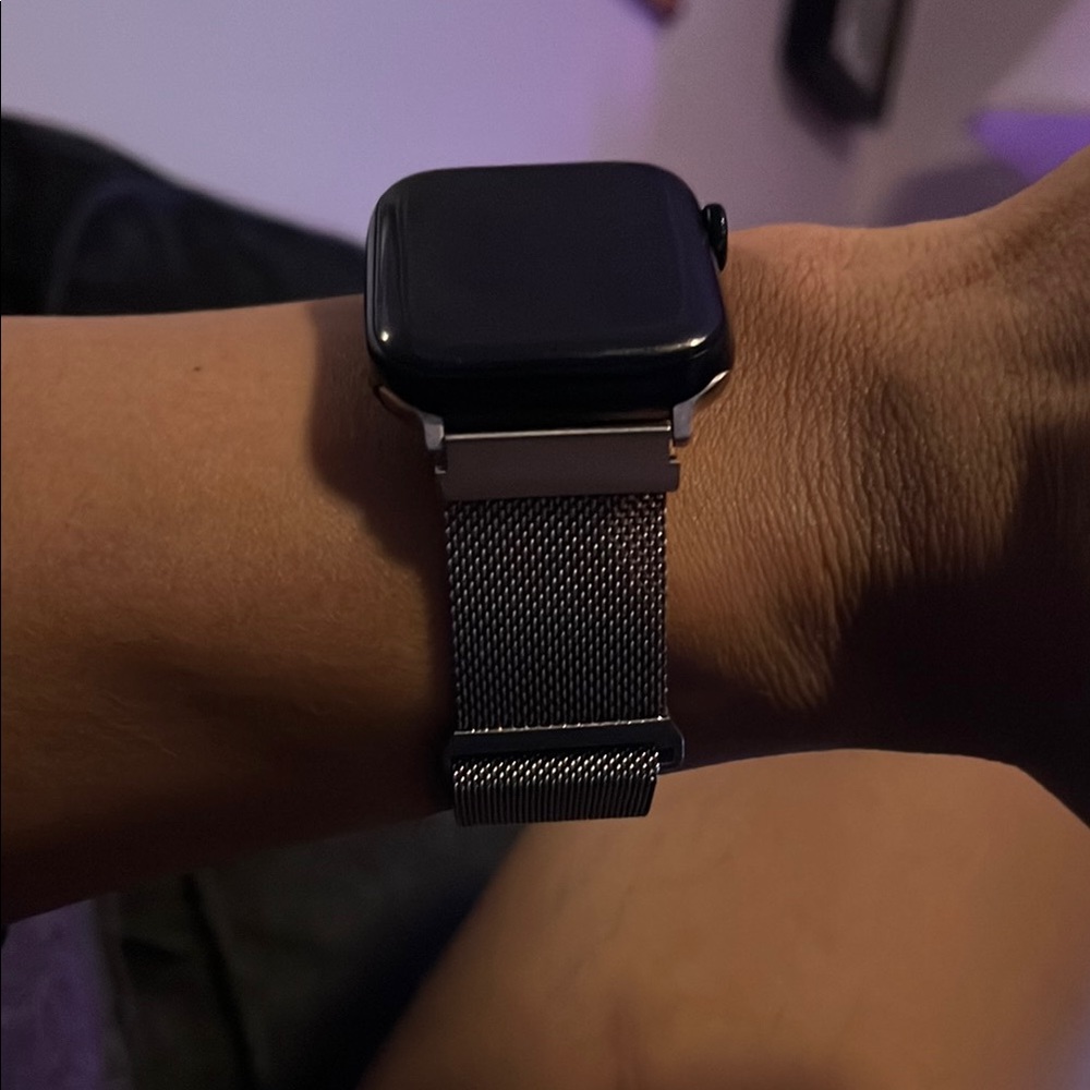 Silver Mesh Apple Watch SE 2nd gen.